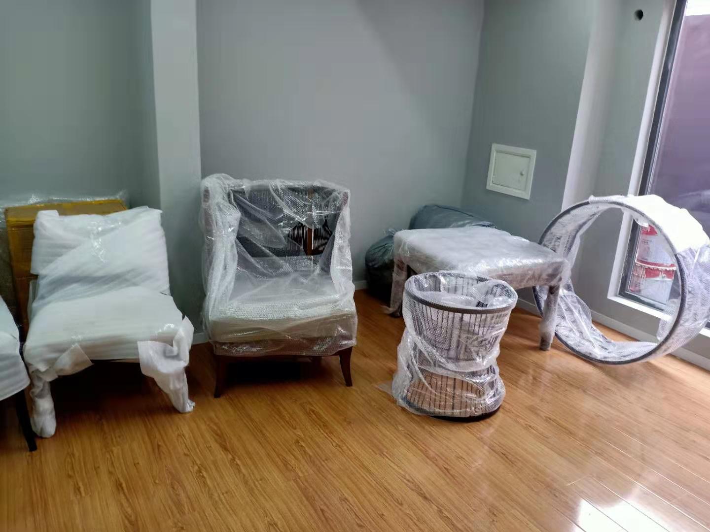 云浮办公司桌椅包装现场图